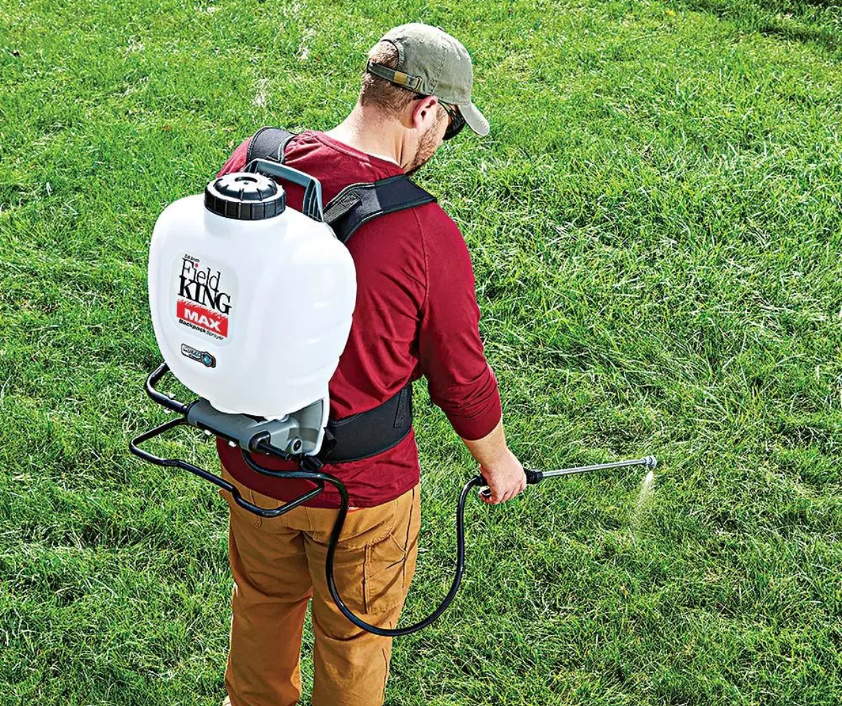 Field King Max manual backpack sprayer
