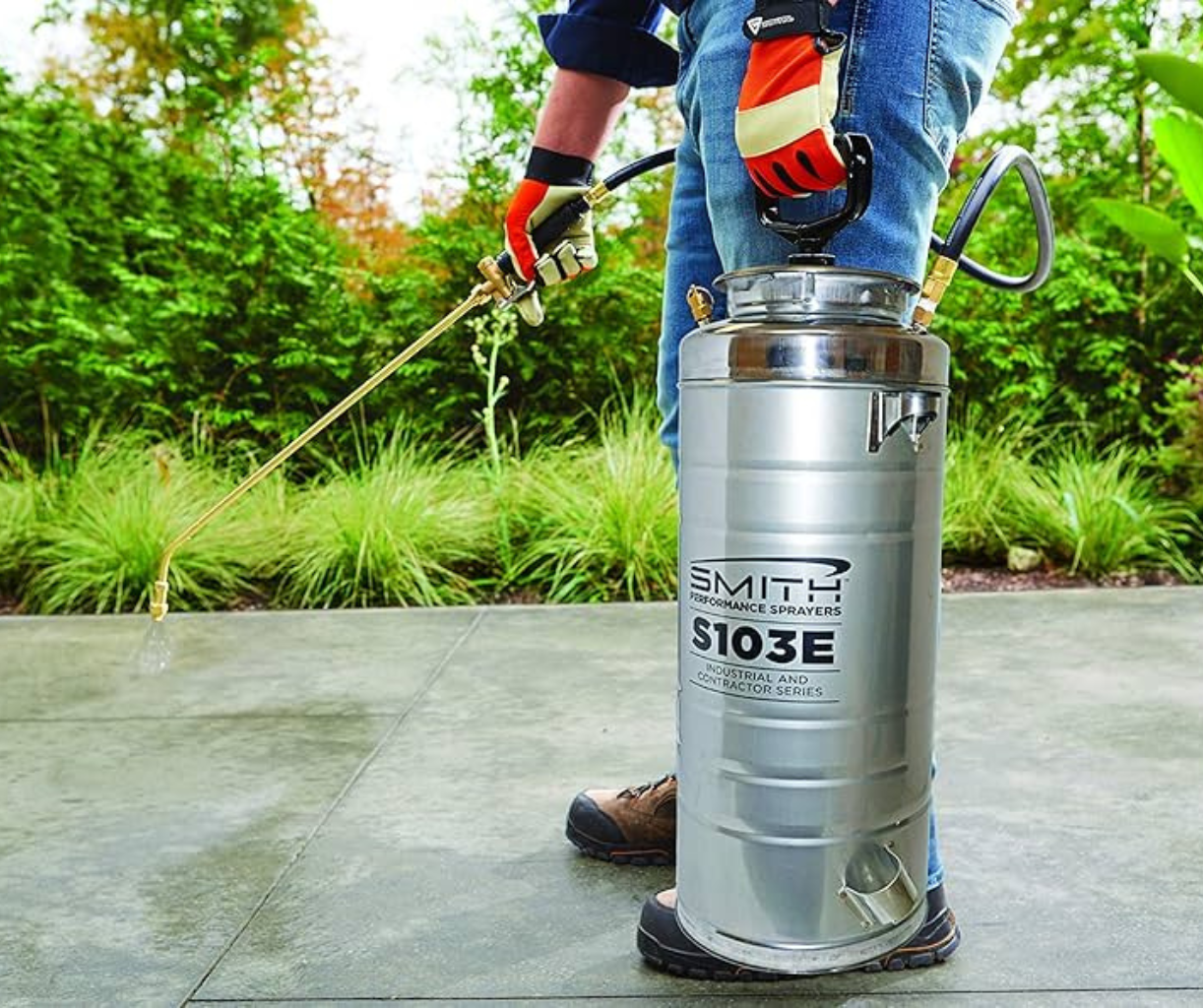 Smith S103E 3.5 gallon stainless steel concrete sprayer